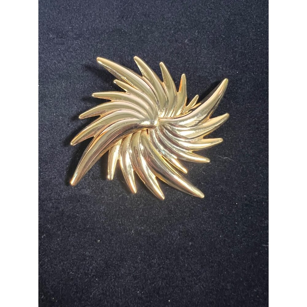 Gold-Tone Spiral Starburst Brooch Pin Jewelry Accessory Art Deco Esthetic
